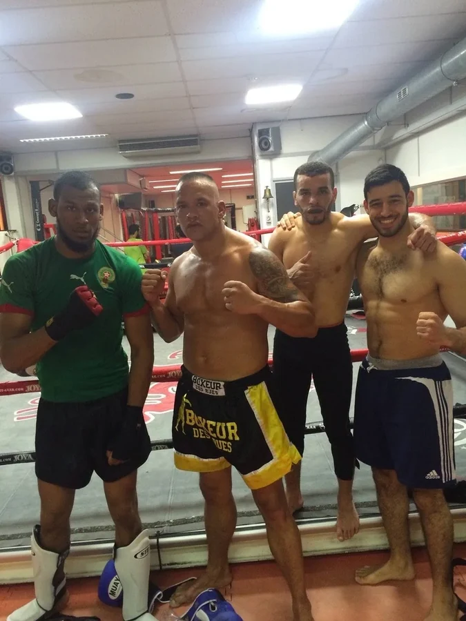 Trainingsmoment 6 bij Fit Met Bas: pads, bokszak en techniek
